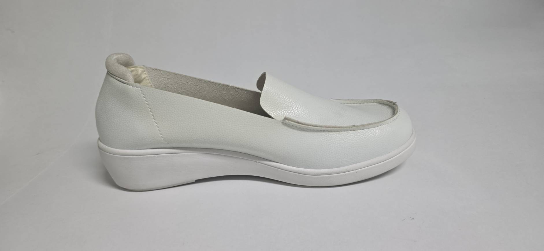 รองเท้าพยาบาล TALON Nurse Shoes มุมด้านข้าง